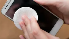 Effektiv rengöring av smarttelefonen: så rengör du skärmen, laddporten och små detaljer